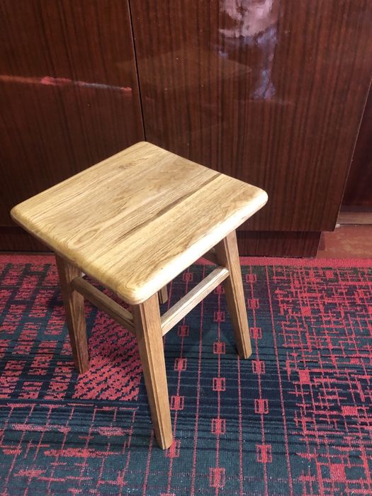 Табурет дубовий лакерований