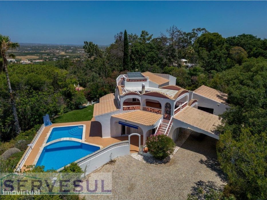 Moradia Deslumbrante de 2 andares com 274 m², composta por 4 quarto...
