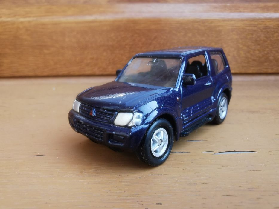 Welly Resorak Mitsubishi Pajero