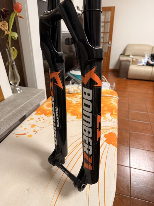 Marzocchi Bomber Z1 de 160mm de curso