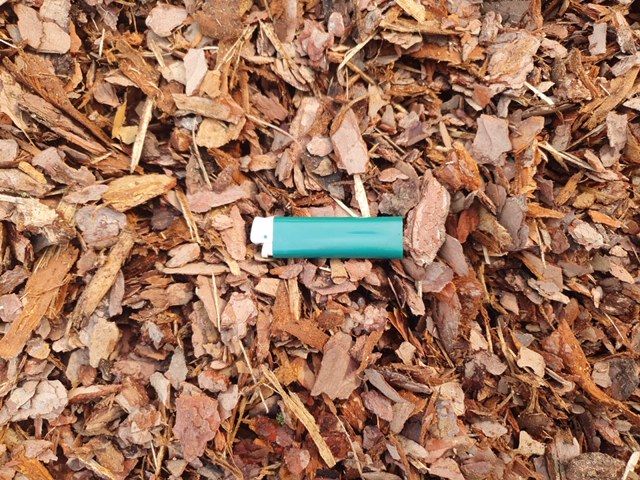 Kora sosnowa, różne frakcje kompostowa, segregowana