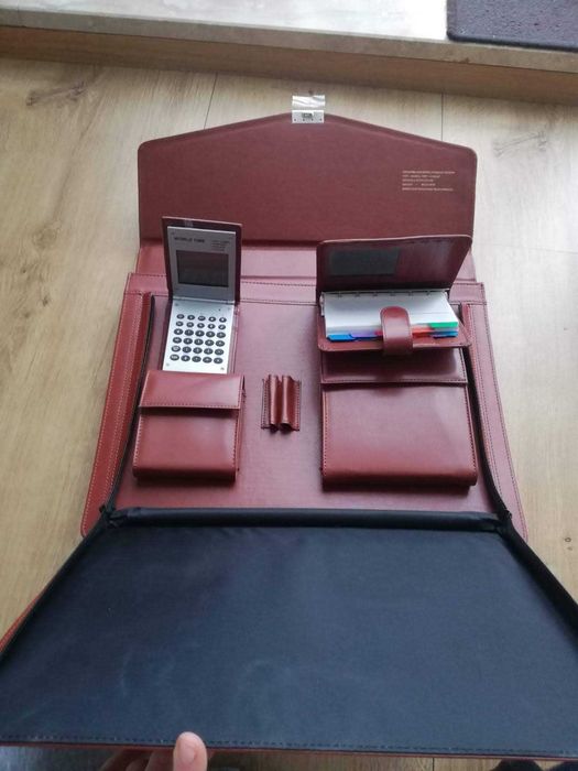 aktówka w stylu klasycznym