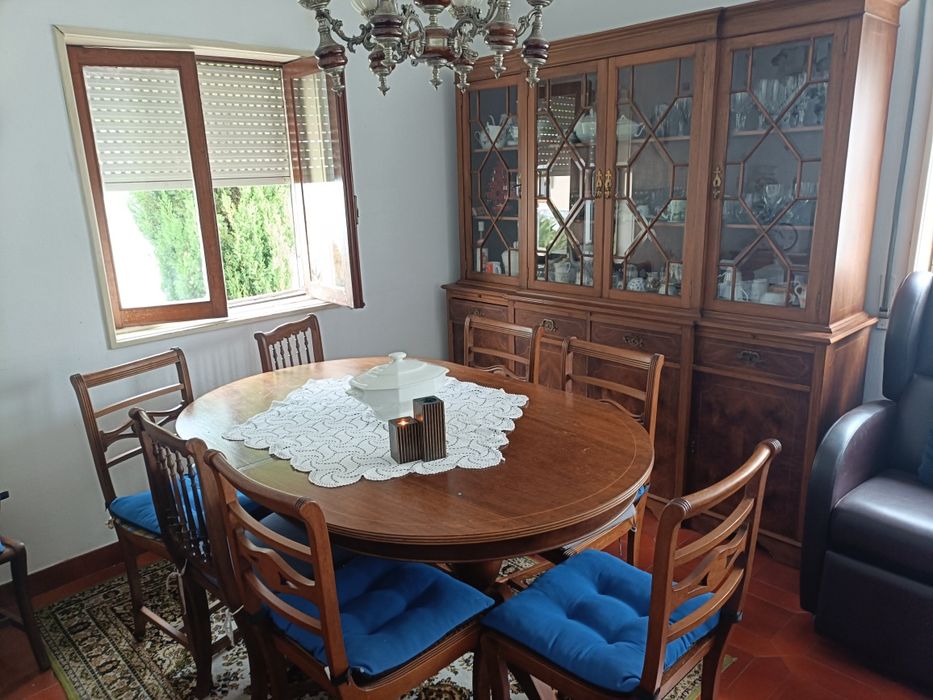 Mobília de sala completa com mesa cadeiras louceiro e móvel apoio