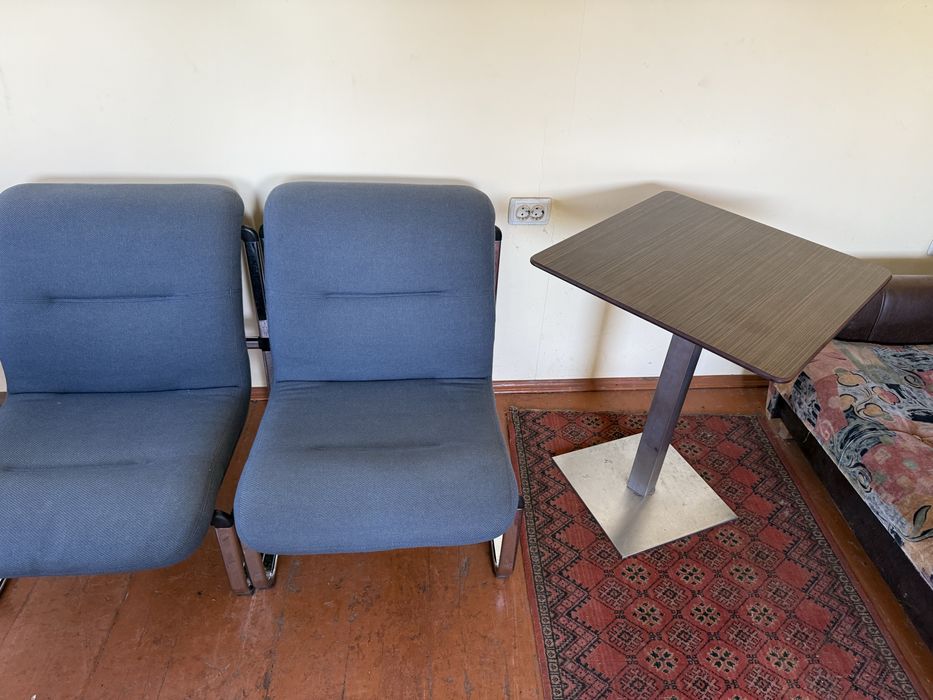 Крісла та столи для відпочинку