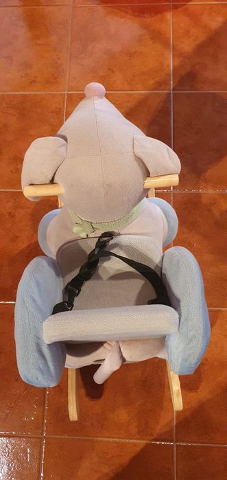 Cavalo madeira e pelucia