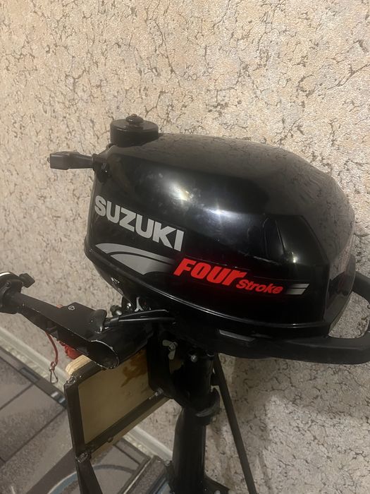 Двигун на човен , мотор Suzuki df 2.5 4x тактний