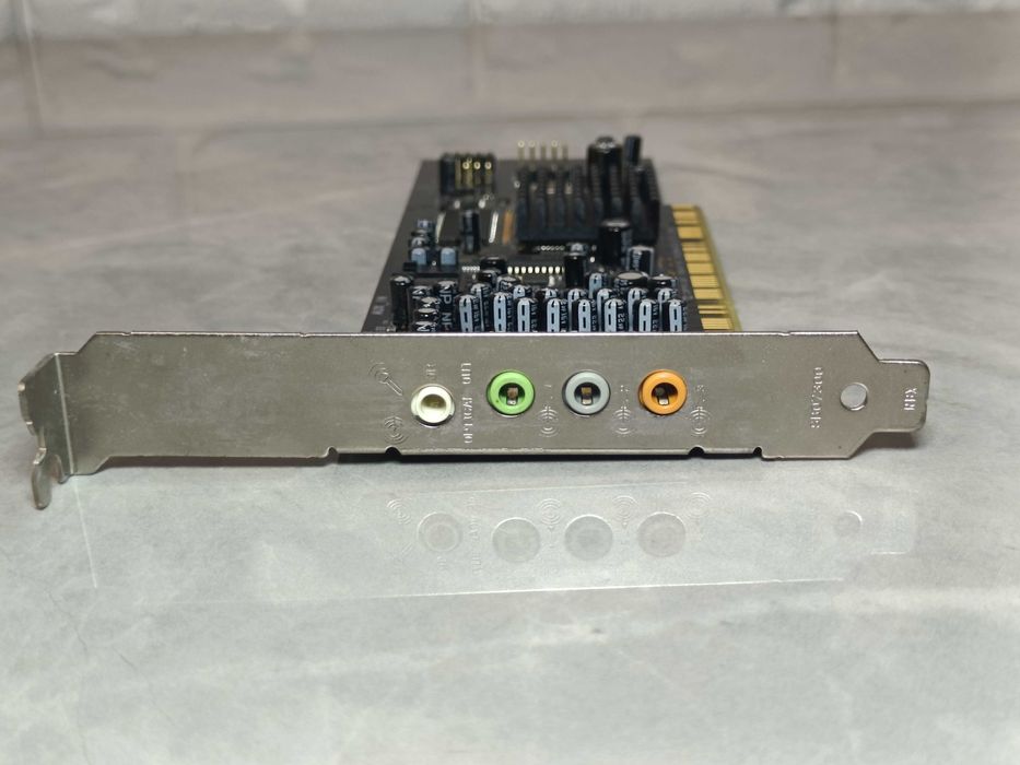 creative sound blaster x7 - купити комплектуючі для ПК - Ціна на