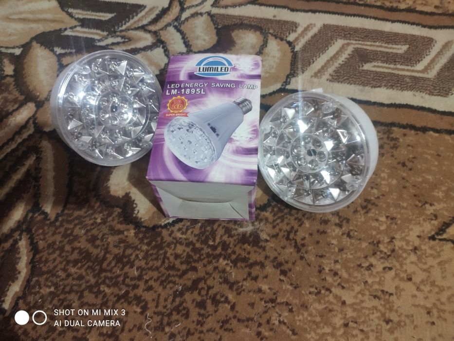 Лед лампа на аккомуляторі