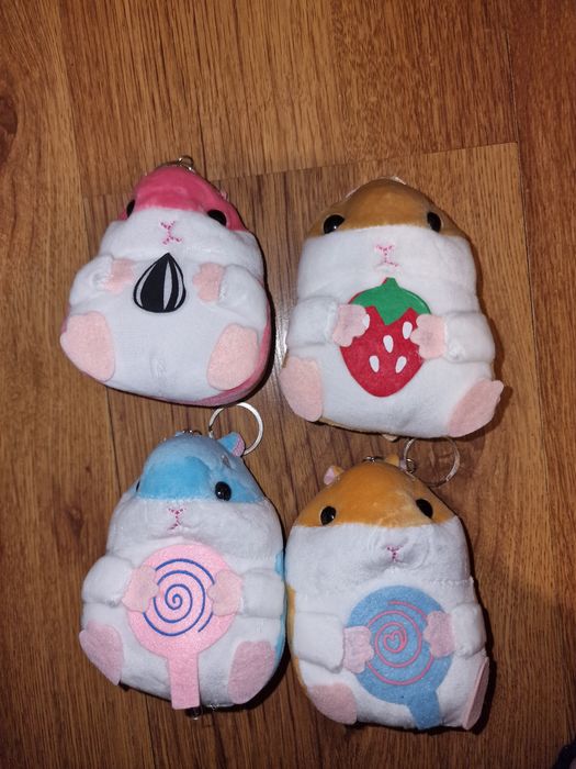 Śliczny bryloczek chomik