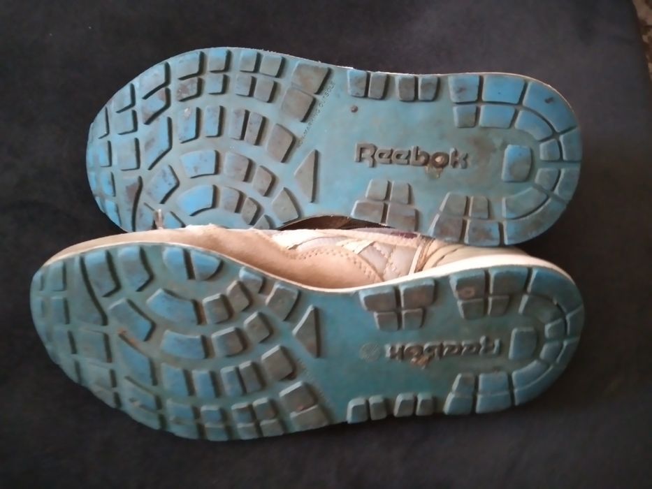 Віддам кросівки 36р