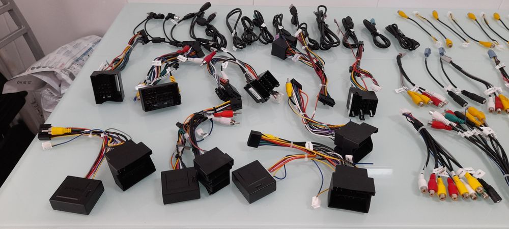 Cabos rca iso usb Canbus microfone Subwoofer Câmera traseira Etc....
