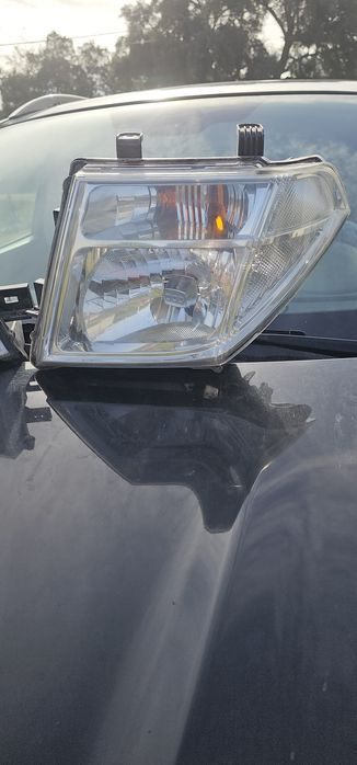 Farois de Nissan navara  2016