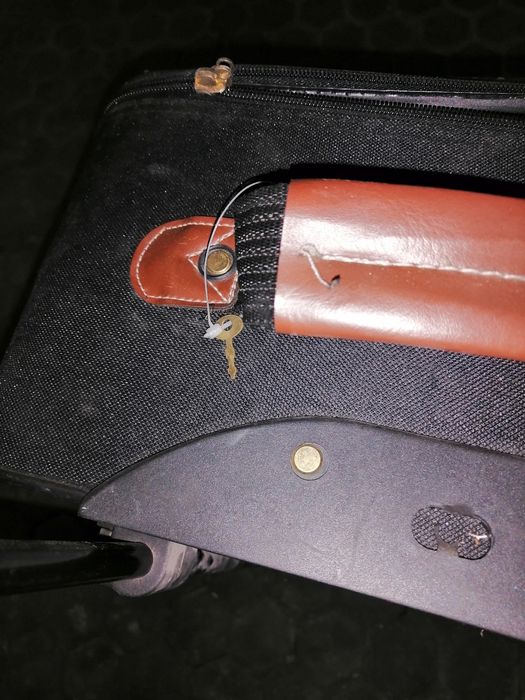 Mala de viagem usada. Dimensões de mala de cabine.