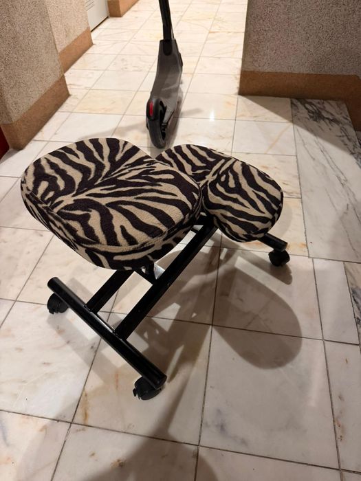 Ergonomic Stool511969664435507201