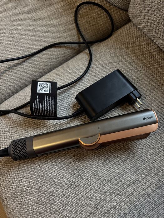 Dyson Airstrait stan nowego