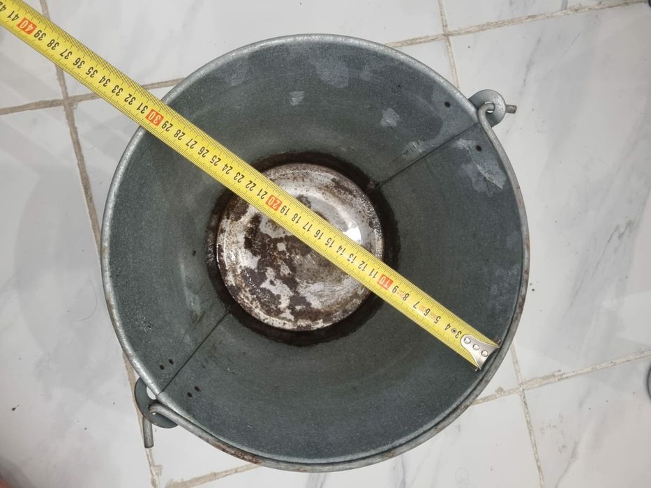 Balde em Zinco em bom estado medidas nas fotos