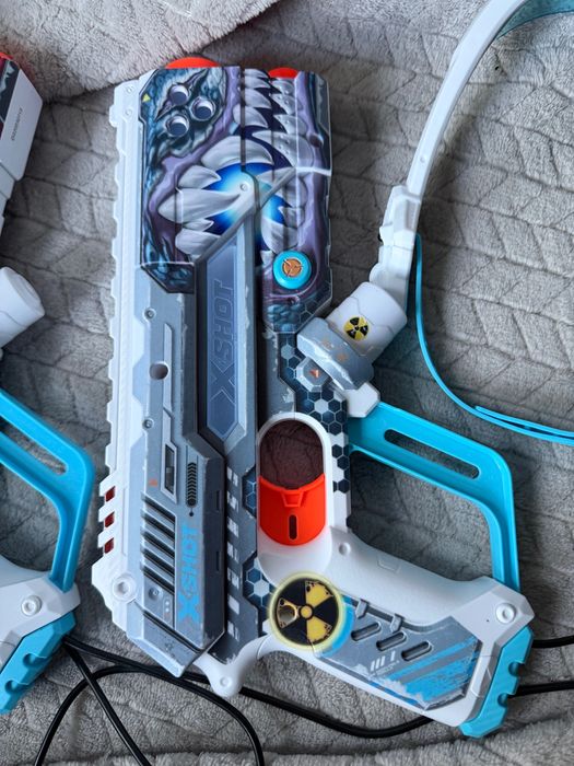 X Shot Skins Laser 360 Zestaw 2x Pistolet Laserowy Zasięg 55M + Okulary