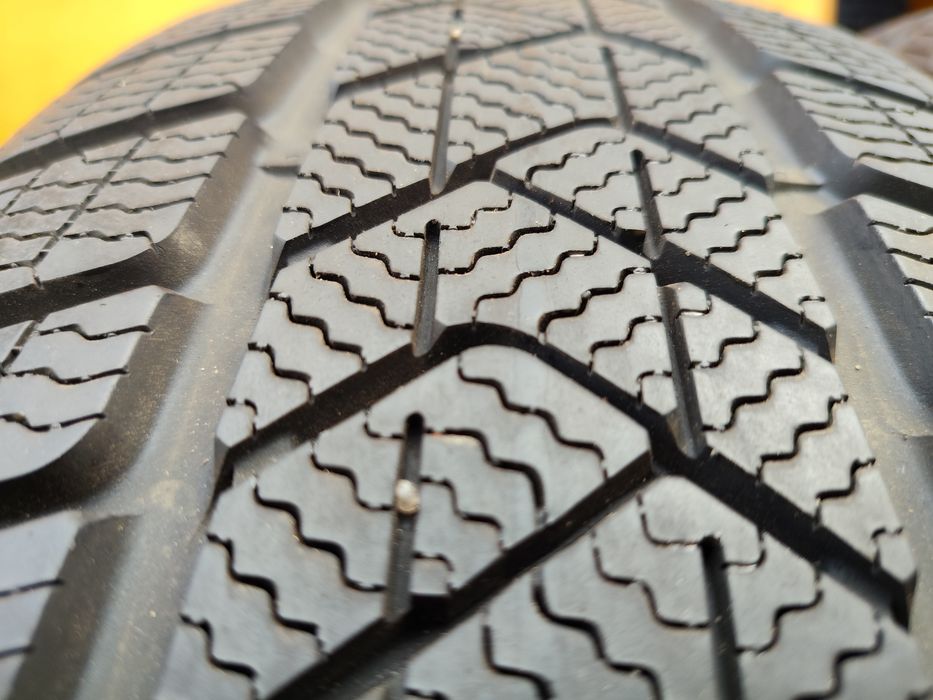 2szt Pirelli Sotto Zero 3 RSC Runflat 225/60/18 104H 8mm 2020rok