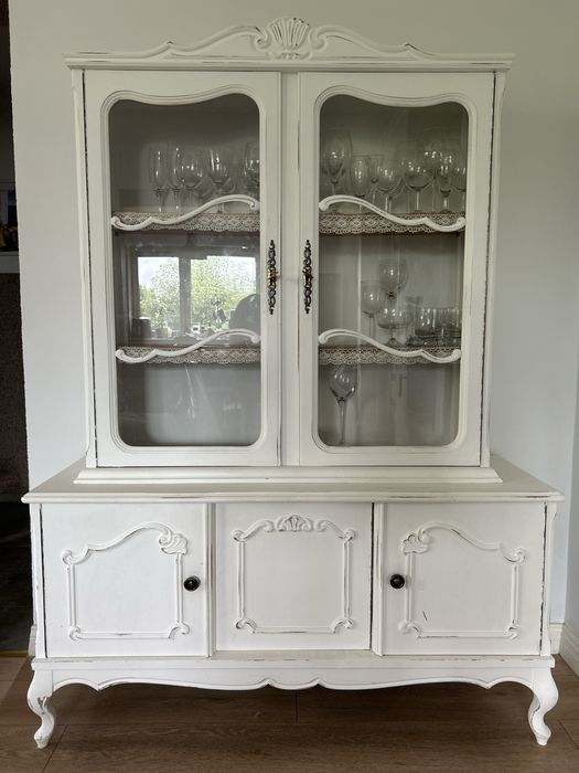 Kredens do kuchni, salonu.