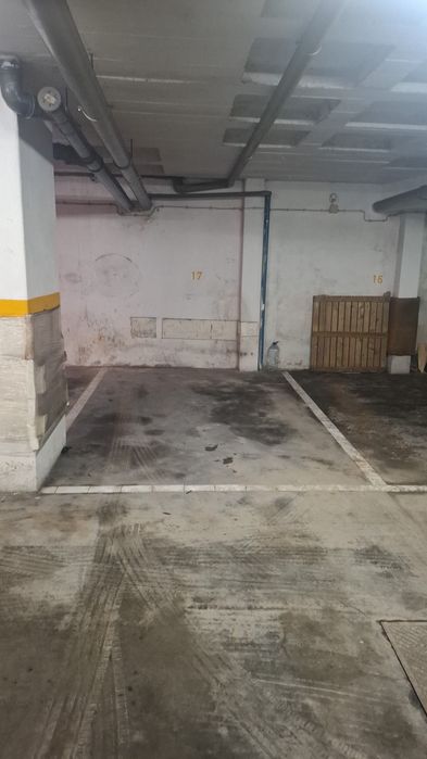 Alugo parqueamento/lugar de garagem