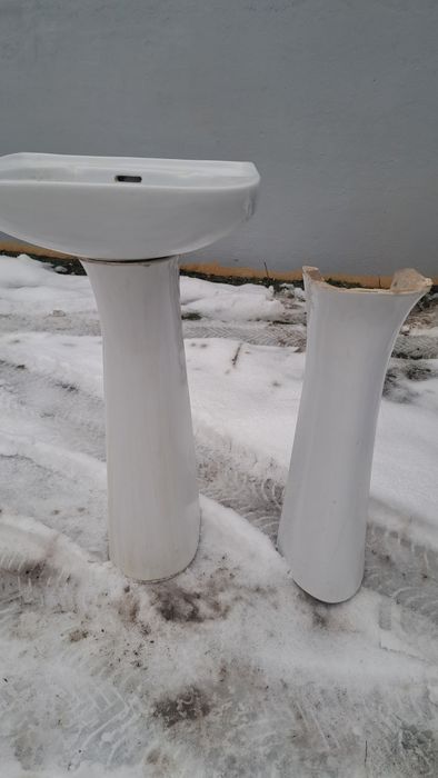 Nóżka ceramiczna pod umywalke