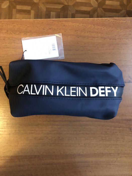 Косметичка cslvin klein DEFY