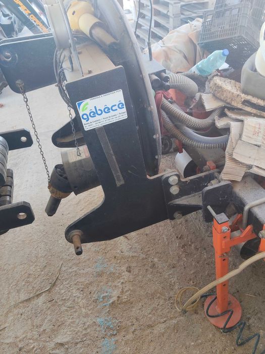 colhedoura de cenoura com eixo direcional e expancivo mais semiador italiano tribanda