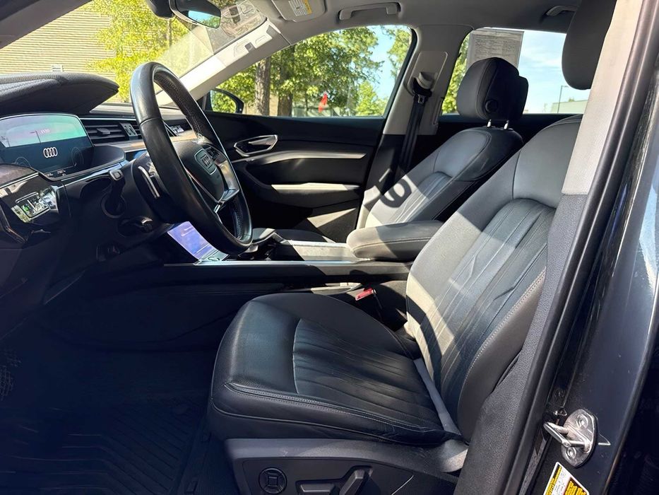 Audi e-tron      2019