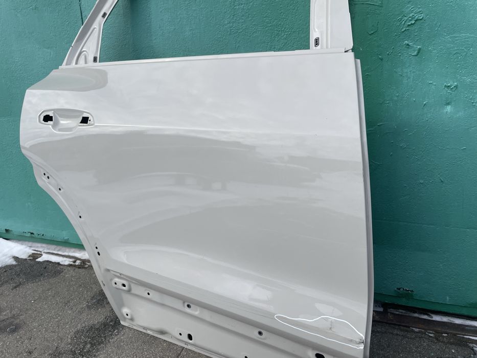 Двері праві ауді є трон e tron 4ke