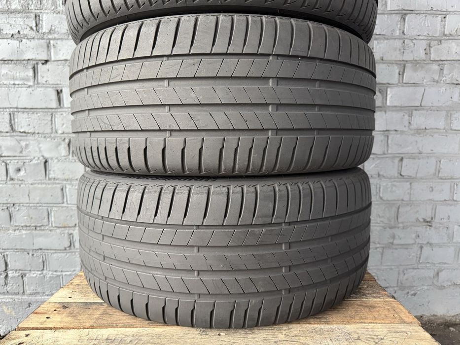 Літні шини Bridgestone 225/40 R18
