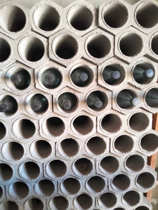 B L O C O S  duplos  para garrafeira promenorizados ( em cimento)