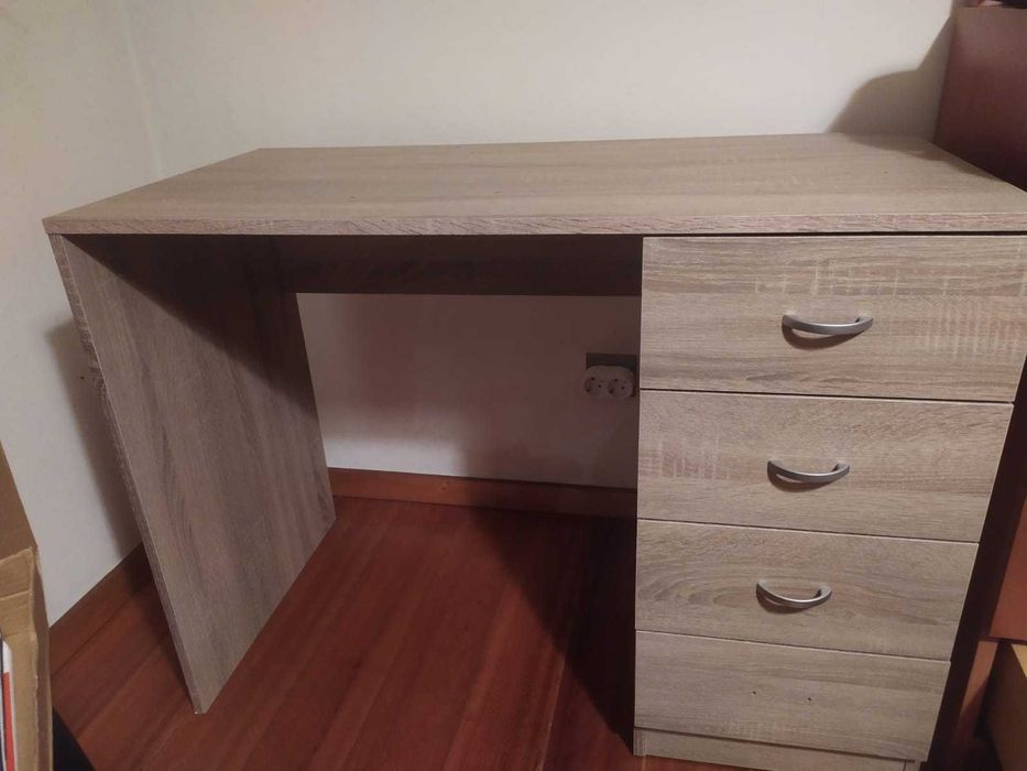 Secretária (como nova) carvalho 4 gavetas