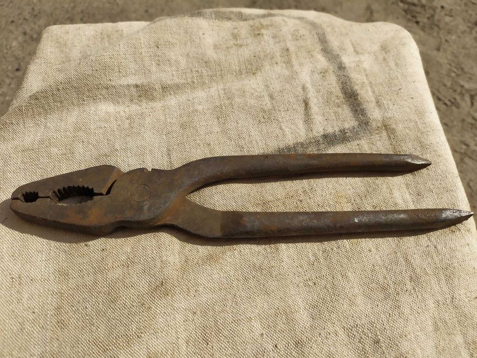 Продам старинные плоскогубцы, з-д им Сталина г. Павлов, 1930е годы.