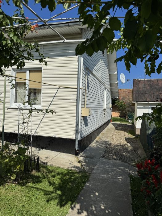 Затишний будинок між біля Рожнятова