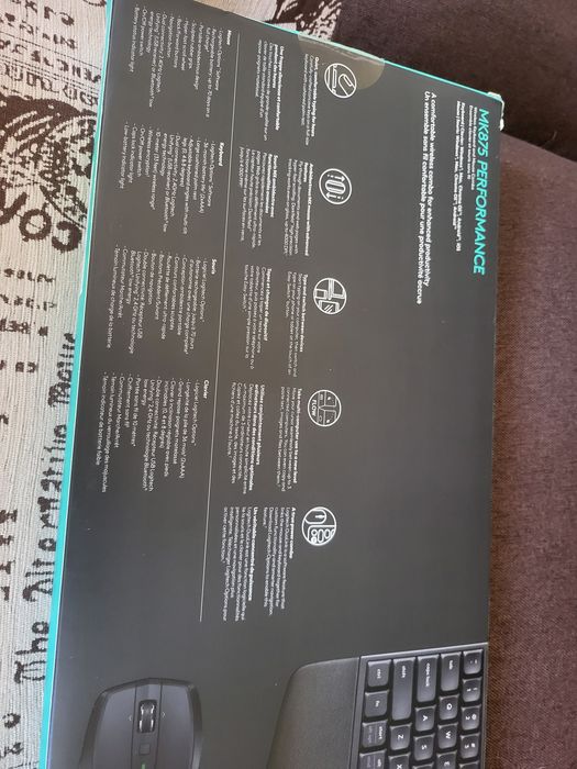 НОВА клавіатуру Logitech .