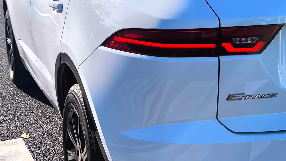 Jaguar E-Pace D150 i4D Versão Black & White — photo 3