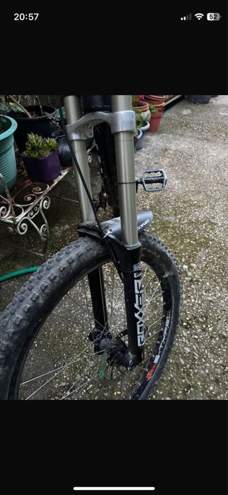 Giant Glory 8.0 – Downhill / DH – Suspensão Dupla