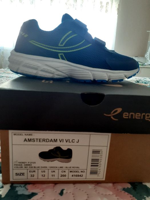 Детские кроссовки