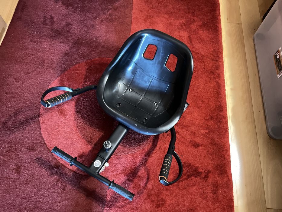 Hoverboard GYROOR LED 6.5' Preto com cadeira Denver Kart 1550