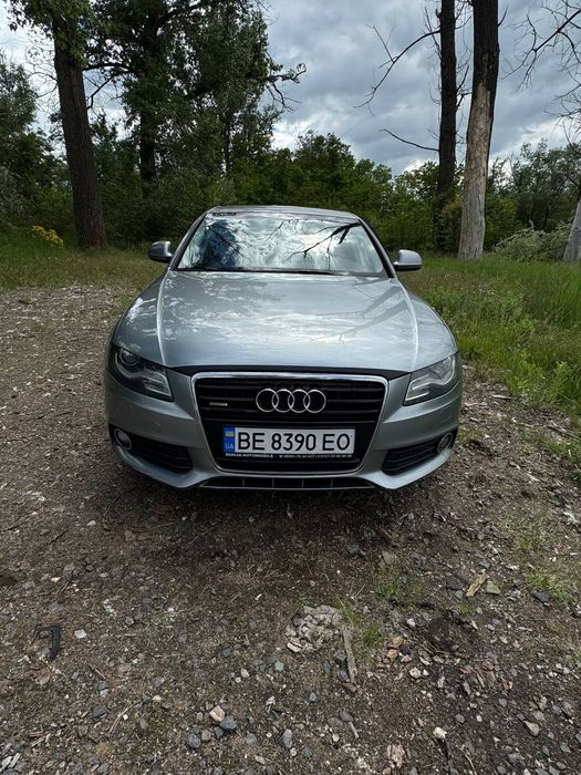 Ауді а4 б8  гарному стані