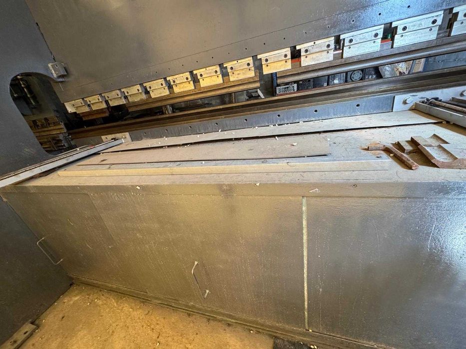 Máquina Quinadeira Guifill 100Ton 3000mm