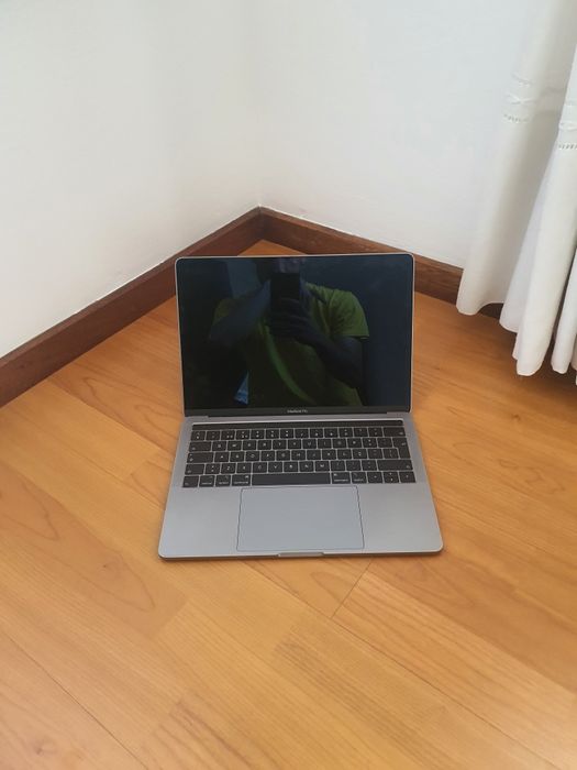 Macbook Pro 2019508799725601433600