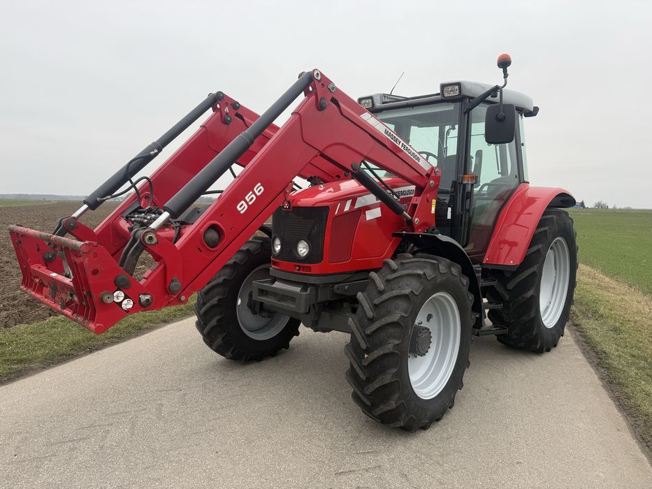 Massey Ferguson 5460 z ladowaczem czolowym