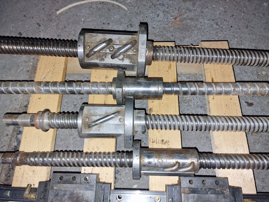 Prowadnice liniowe śruby kulowe