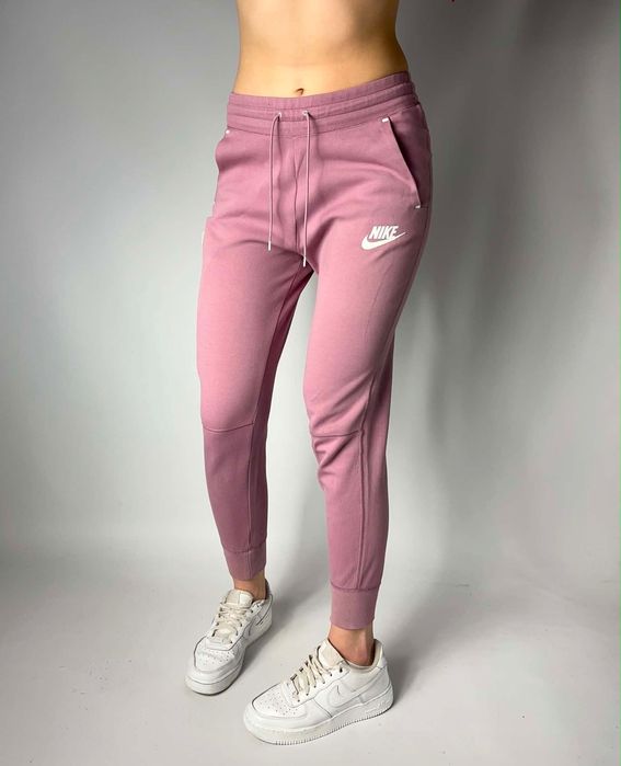 Damskie sportowe dresy Nike