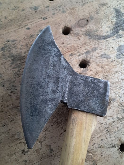 Toporek ciesielski prawy