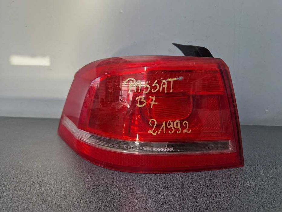 Volkswagen Passat B7 Sedan Lampa Lewy Tył