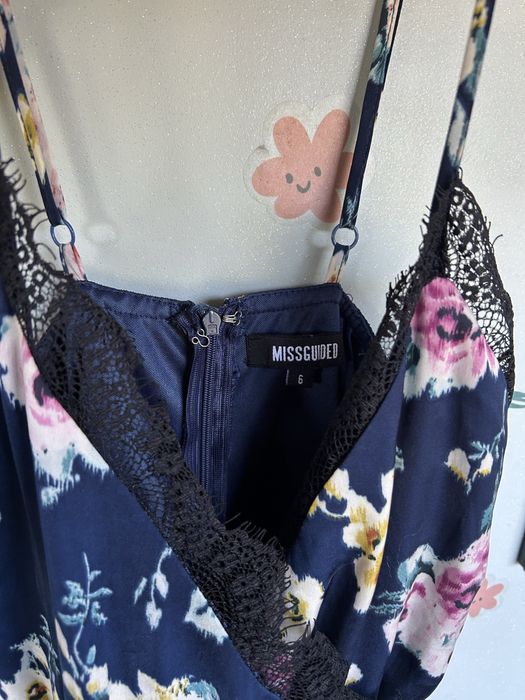 Granatowa satynowa sukienka missguided 34