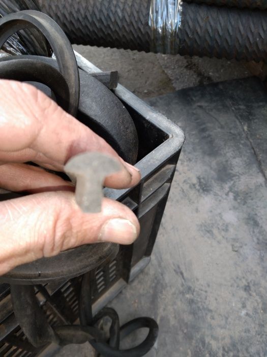 уплотнитель крышки люка на бензовозы, цистерны и др. Маслобензостойкий