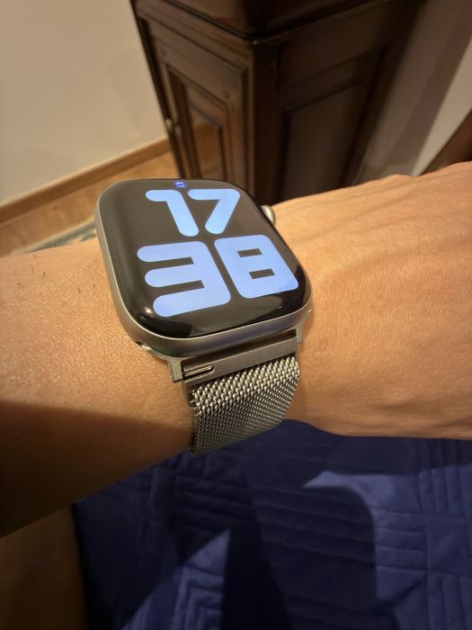 Apple Watch Series 11 42mm - Prateado c/ Bracelete Milanese